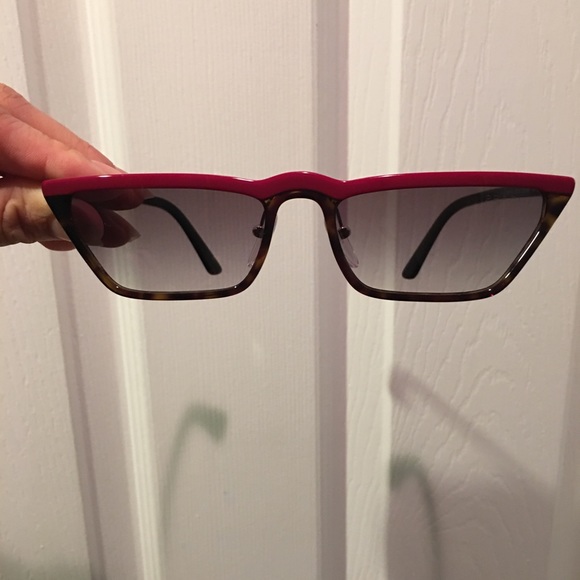 🆕PRADA CAT EYE 58MM SUNGLASSES 💯 %AUTHENTIC - Picture 3 of 11